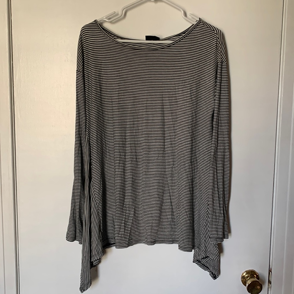 Black & white stripe top